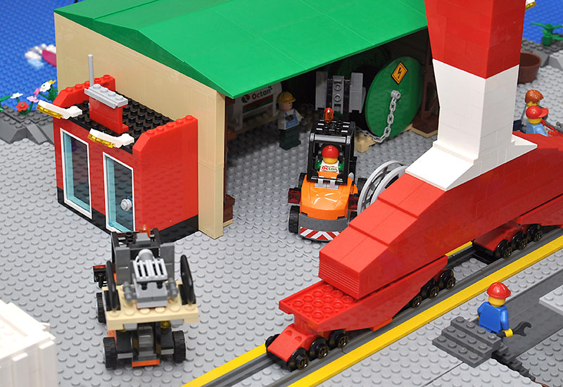 Illustration for article titled This Lego town gives you a nice peek inside